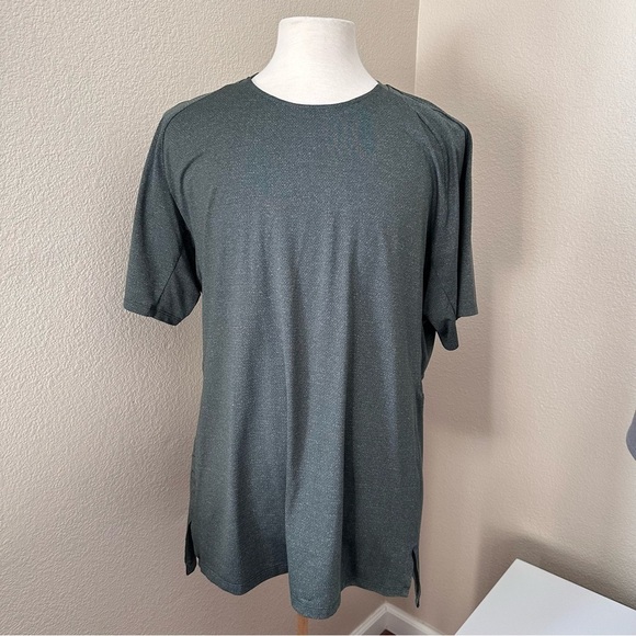 Lululemon Textured Training Mens 2XL Green Short Sleeve Performance Gym T-Shirt - Picture 1 of 11